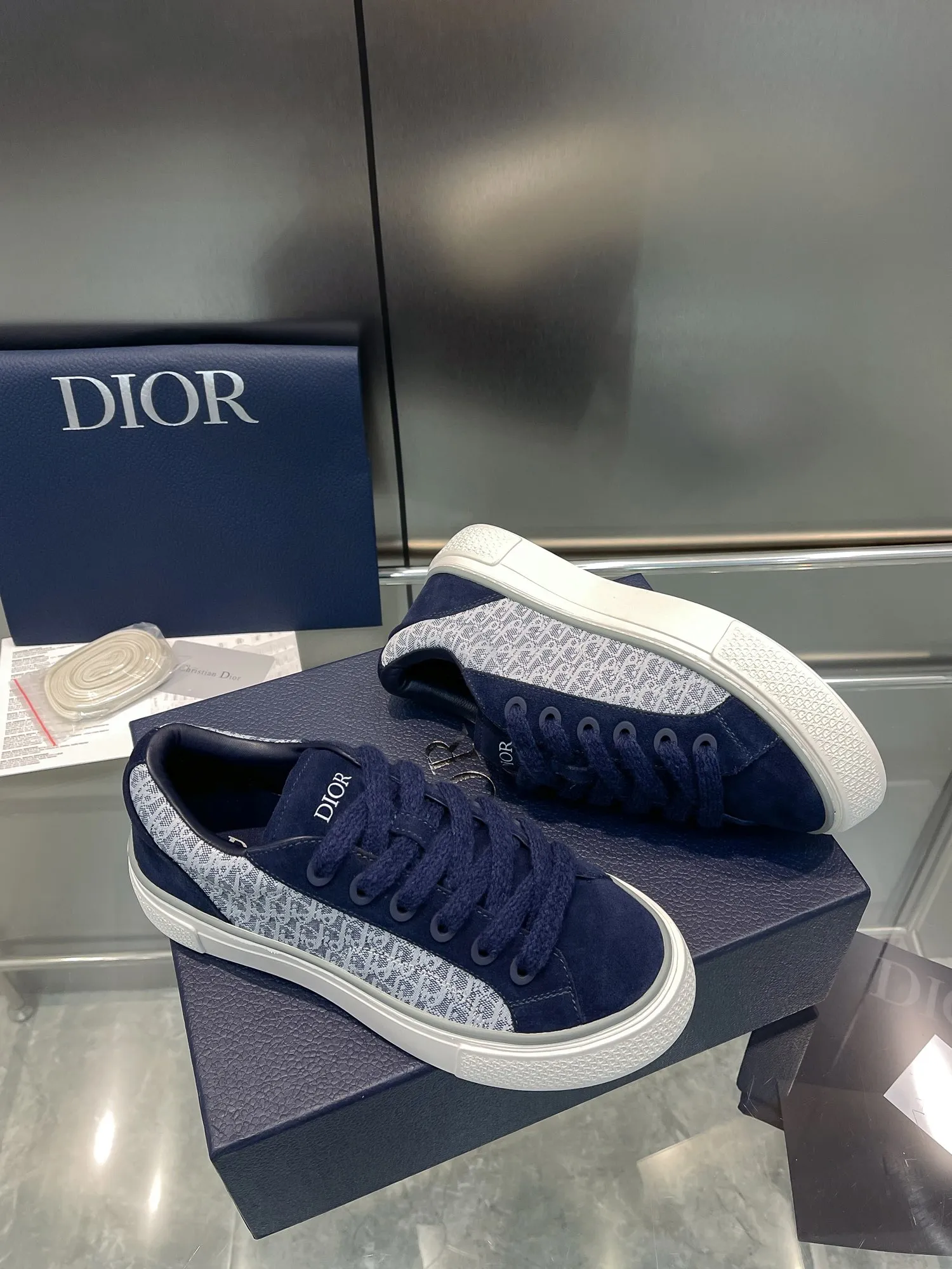 👟👟Ex-factory price 600👟👟 Dior 2023 autumn and winter haute couture series new CD jelly color couple flat casual shoes Dior Size: Female size 35-42 (41.42 customized, non-refundable) / Male size 38-46 (38.46 customized, non-refundable)